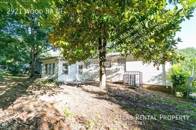 Building Photo - 2921 Wood Dr NE