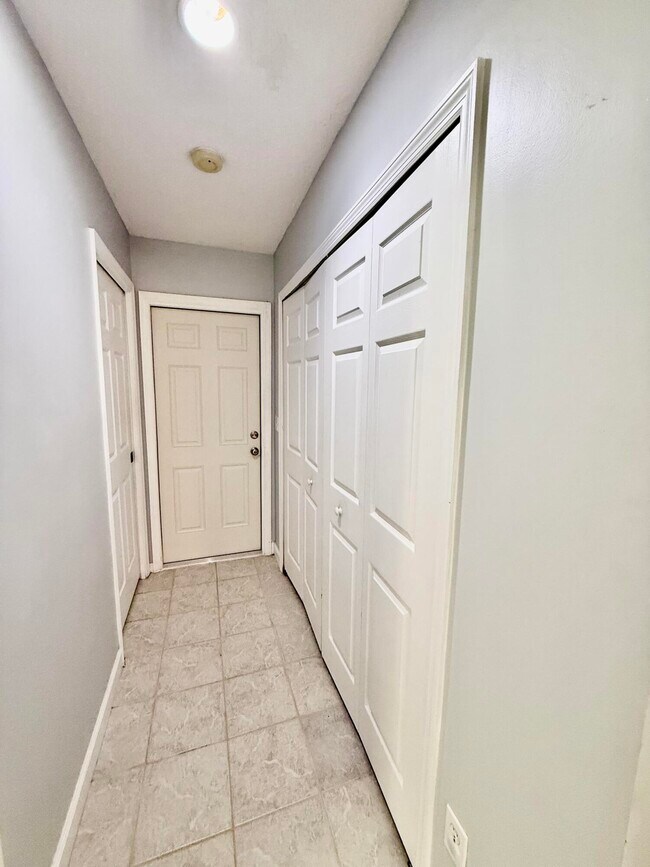 Building Photo - 5707 Silver Oak Dr
