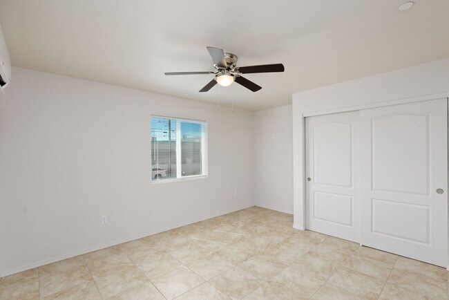 Building Photo - Unfurnished Full Time Apartment