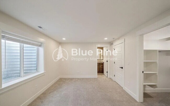Building Photo - 184 Galena Smt