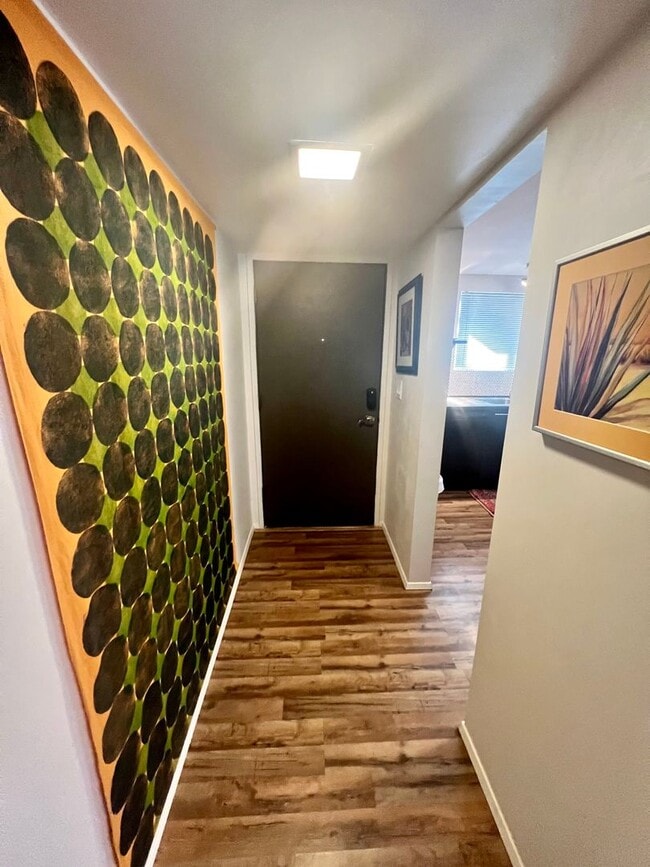 Building Photo - 3 Bedroom 2 Bathroom - Fully Furnished - Mid Century Modern