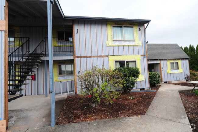 Building Photo - West Side Apartment