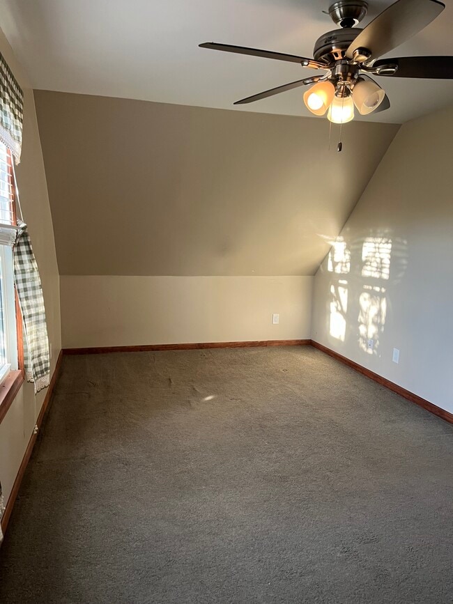 Building Photo - 604 S Washington St