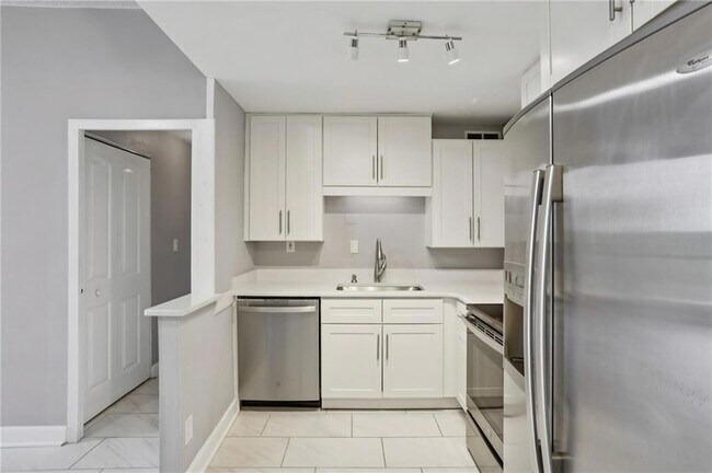 Building Photo - 3060 Pharr Ct S Northwest