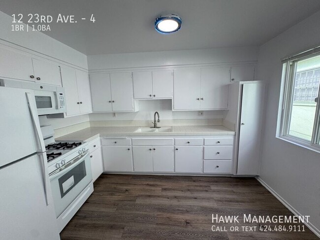 Building Photo - 12 23rd Ave