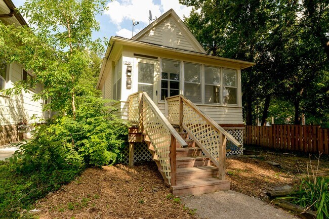 Building Photo - 238 N Irving Ave