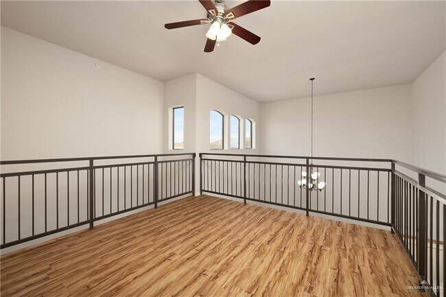 Building Photo - 810 Taylor St