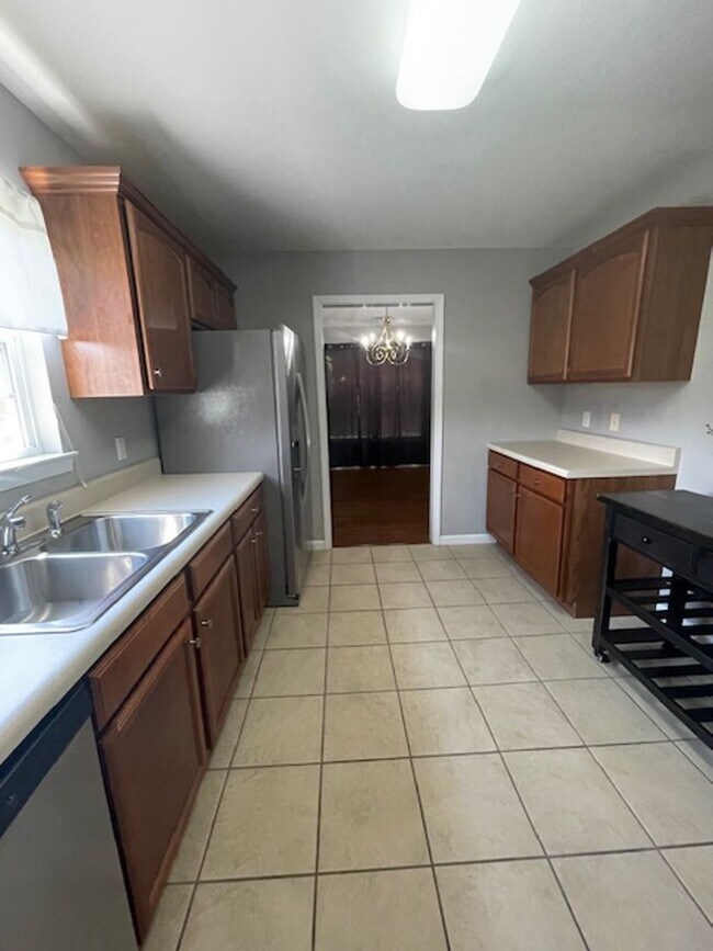 Building Photo - Maryville 37804 - 3 bedroom, 2 bath brick ...