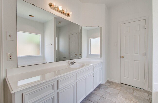 Building Photo - 2518 Trotter Dr