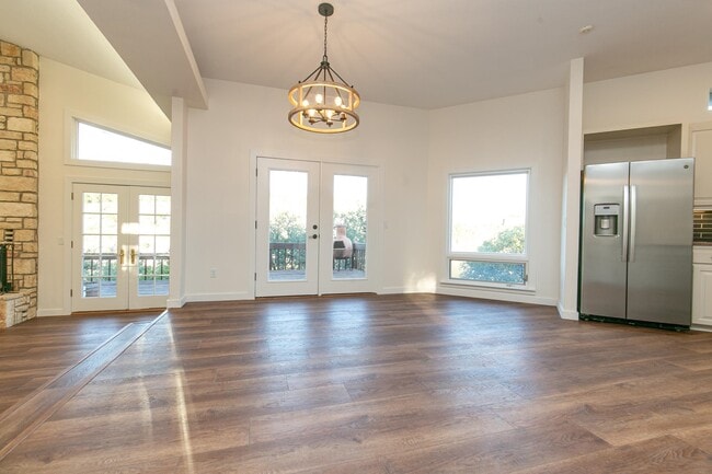 Building Photo - 830 Los Escondidos Rd