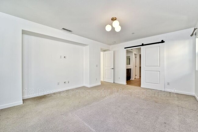 Building Photo - 8332 Ridge Ct