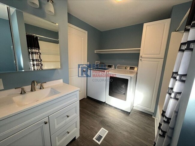 Building Photo - 229 E Las Vegas St