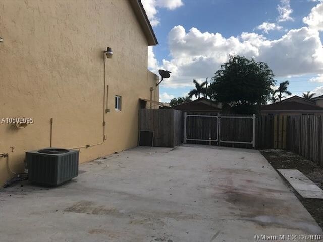 Building Photo - 9825 NW 122nd Terrace