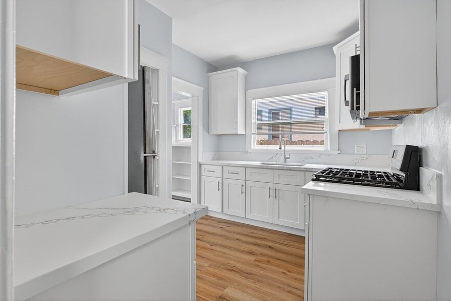Building Photo - 441 Dawson Ave