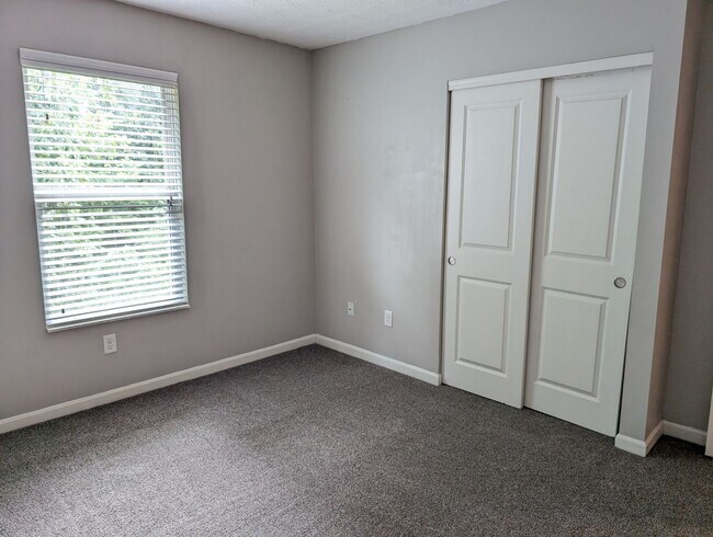 Building Photo - AVAILABLE NOW! Luxurious and Modern 3-4 Bedroom / 3.5 Bath Townhome in the Twin Lakes Community!