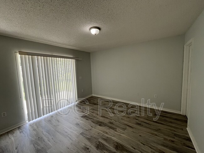 Building Photo - 2049 Whispering Trails Blvd
