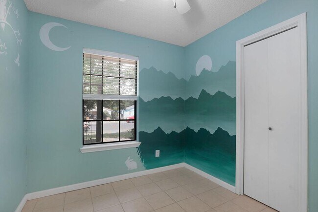 Building Photo - 5808 Spring Meadow Rd