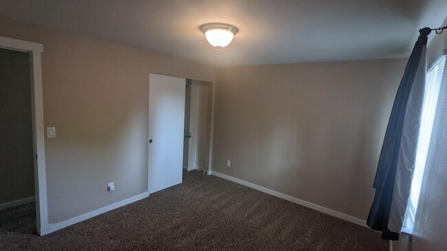 Building Photo - 11712 NE 67th Pl