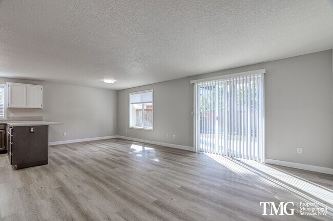 Building Photo - **MI Special: Feb Rent Free!!** 4 Bed 2.5 Bath Home Near Parks, Shopping, and Dining. Main Level ...