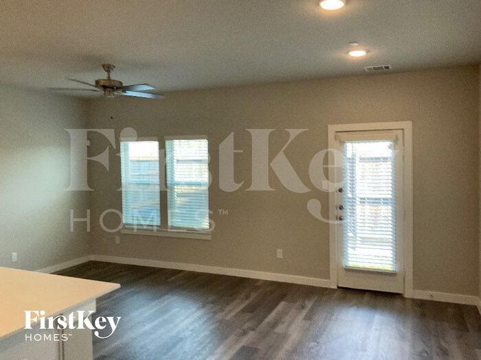Building Photo - 337 N Centro Cir
