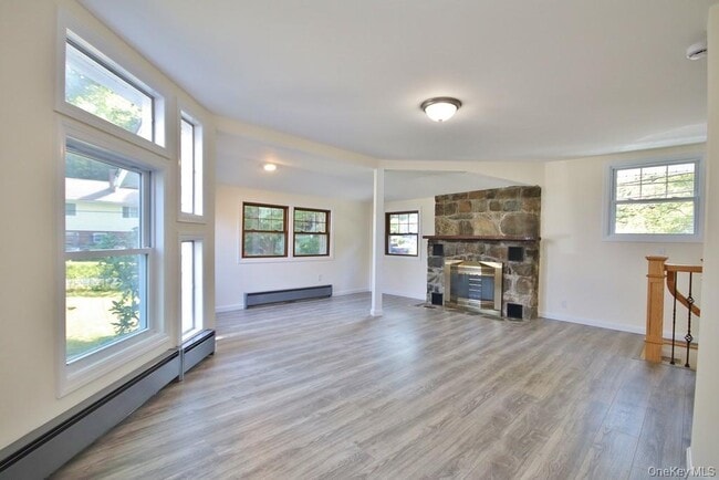 Primary Photo - 78 Dunderberg Rd