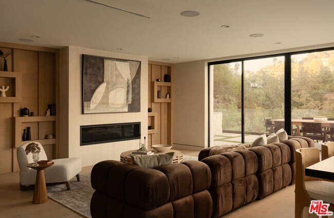 Building Photo - 2608 Zorada Dr