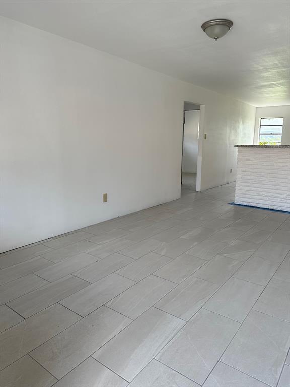 Building Photo - 3831 Wipprecht St