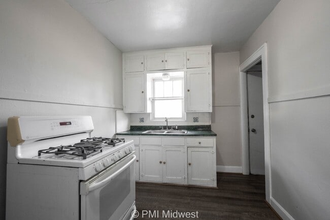 Building Photo - Charming 1-Bedroom Duplex in Indianapolis with Spacious Layout and Convenient Location