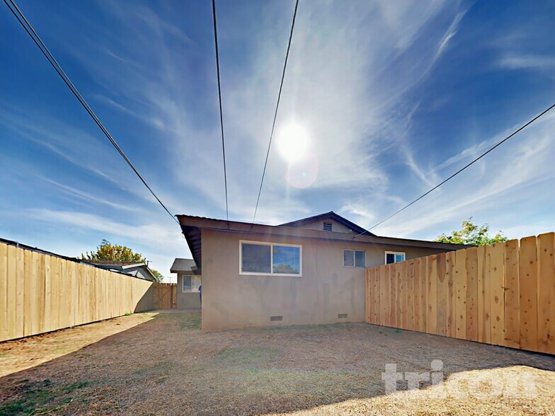 Building Photo - 10061 Lincoln Village Dr