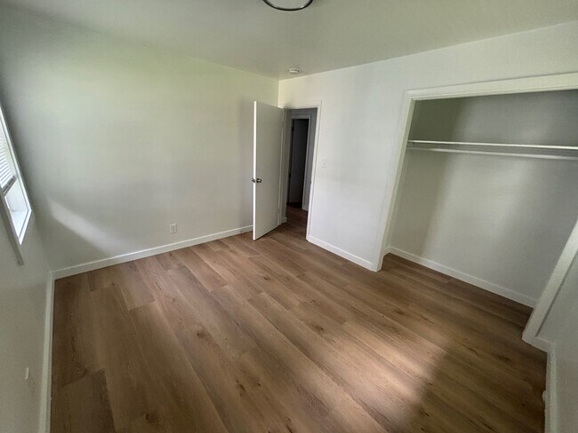Building Photo - 2831 Walker Ave