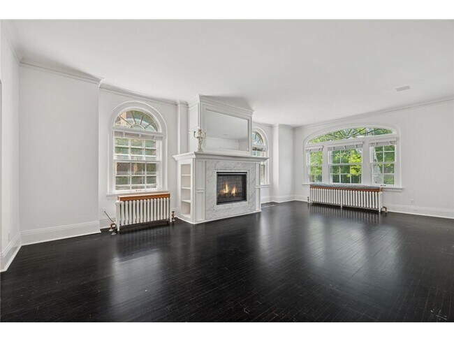 Building Photo - 1785 Dupont Ave S