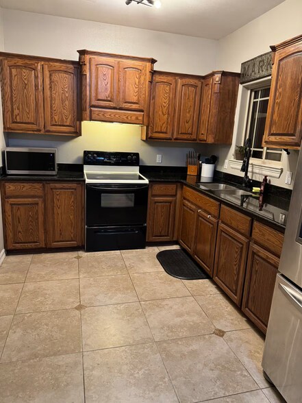 Kitchen - 2304 Llano Mediano Ln