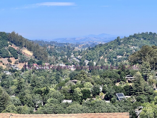 Building Photo - "Charming 2-Bedroom Retreat in San Anselmo...