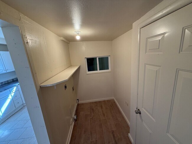 Building Photo - 4 bed , 1.5 bath , inside laundry, fenced yard, ceramic flooring throughout!