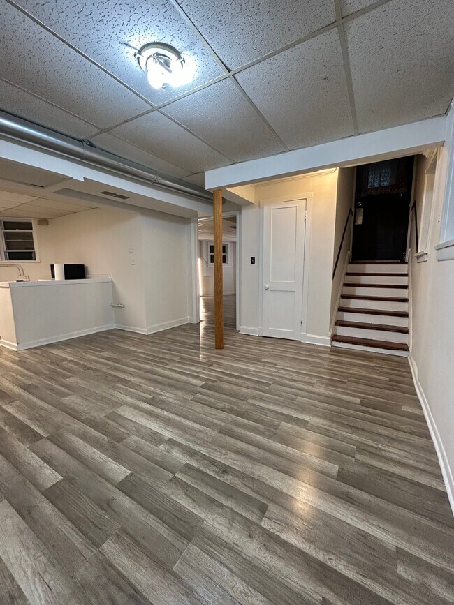 Building Photo - 5710 N Rockwell St
