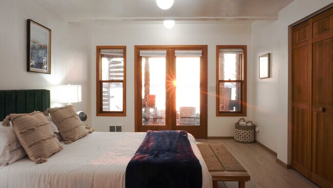 Building Photo - 19118 Soundview Dr NW