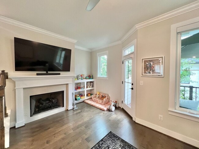 Building Photo - Stunning 3BD, 3.5BA Raleigh Townhome in a Walkable Community Near Tons of Shopping and Dining Opt...