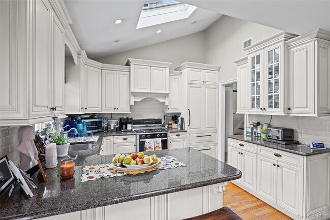 Building Photo - 78 Scott St