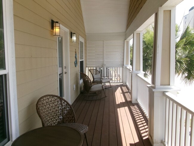 Building Photo - 3 bedroom raised beach home on Ocean Boule...
