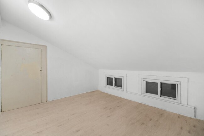 Building Photo - 616 Chestnut St