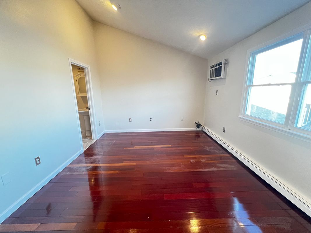 Building Photo - 86 Atwood St