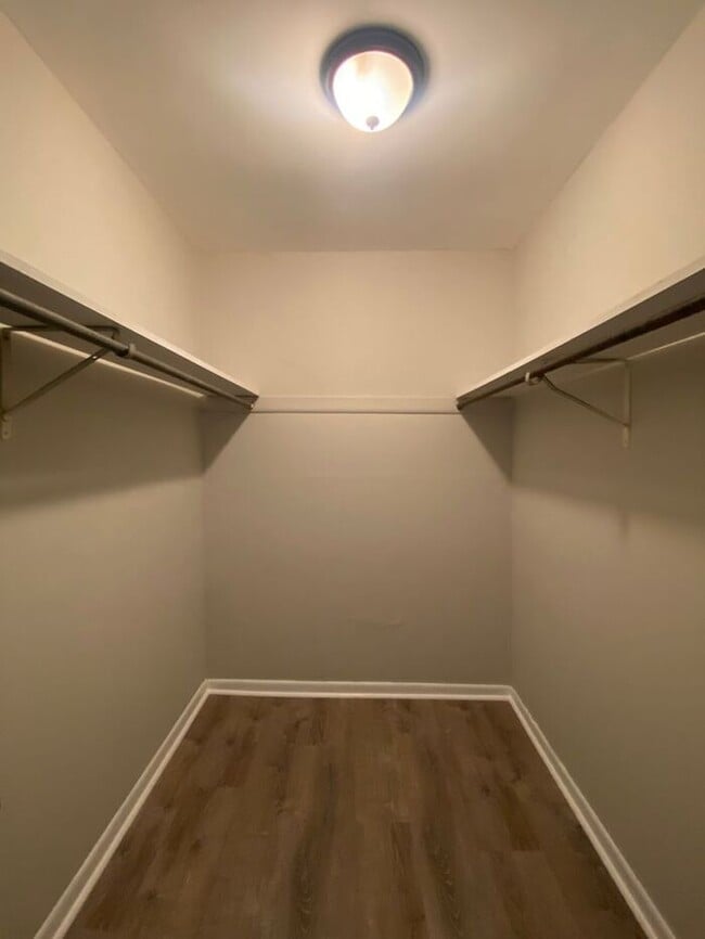 Building Photo - FULLY REMODELED West End Condo!  Convenient to everything!