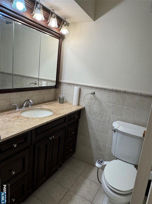 Building Photo - 200 Winston Dr