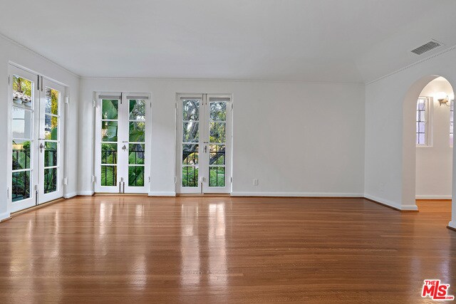 Building Photo - 711 N Linden Dr