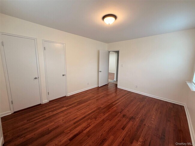 Building Photo - 72-31 Little Neck Pkwy