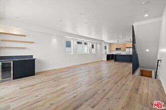 Building Photo - 839 N McCadden Pl