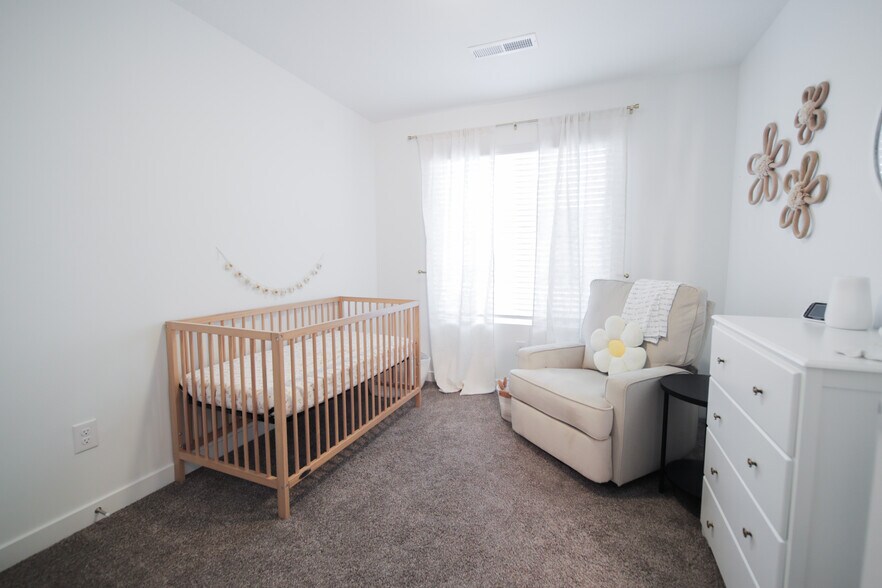 Building Photo - 1737 S Devils Garden Ln