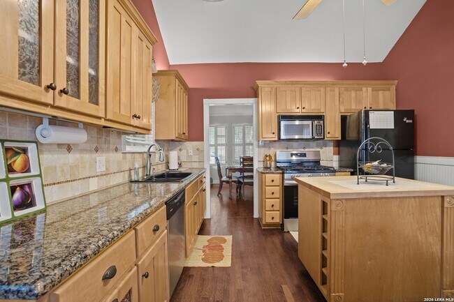 Building Photo - 144 Greenlawn Dr