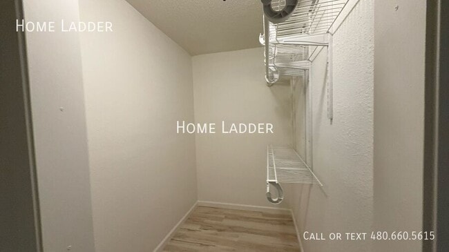 Building Photo - 842 N Las Palmas Dr