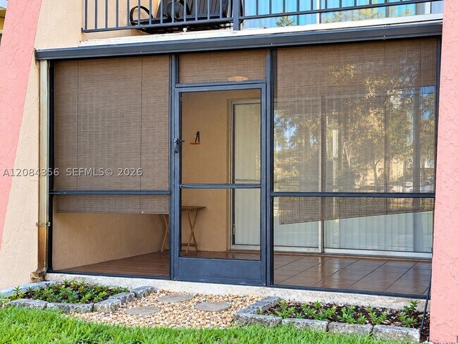 Building Photo - 13707 SW Kendale Lakes Cir